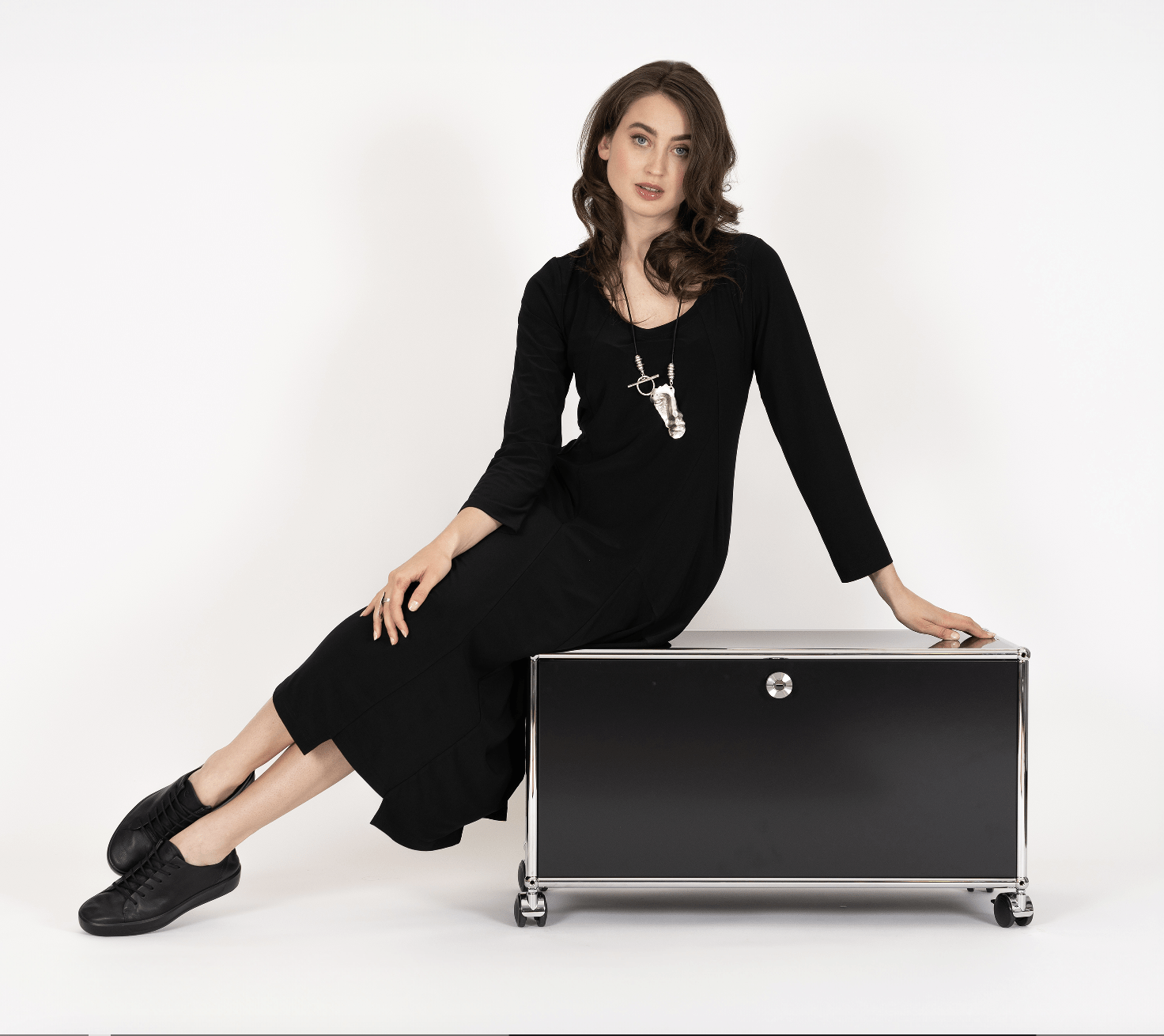 Ganesh - Natürliche Mode in Ulm und Lindau - Schwarzes Basic-Kleid aus Viscose der Marke Entree Berlin