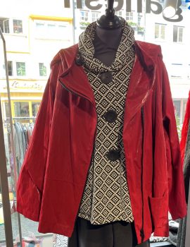 Ganesh - Natürliche Mode in Ulm und Lindau - knallrote one-size Jacke mit Innenfutter und schwarz-weiß gemusterte Jacke der Marke Hopsack Germany