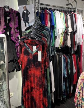 Neue Kollektion der Marke Entree Berlin mit vielen Batik-Kleidern, Tops und Blusen.
