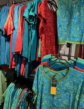 La Boum Collection 2026 - Federleichte Chiffon Viskose und Baumwolle-Elastan Modelle - komplett auf Bali fair gefertigt, jeder Stoff handbemalt oder gebatikt!